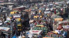 More than 165,000 Afghans flee Pakistan in a month after gov’t order: officials