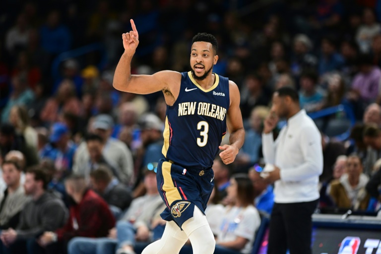 Pelicans star sidelined with  collapsed lung