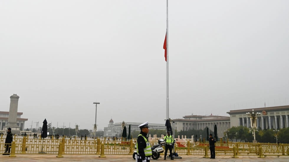 Flags at half-mast as China mourns late premier