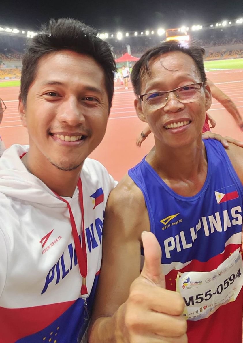 EJ’s dad grabs gold