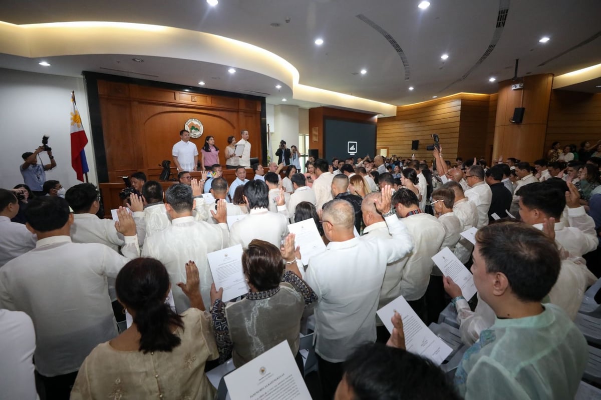 Mayor Abby inducts EMBO Barangay, SK officials