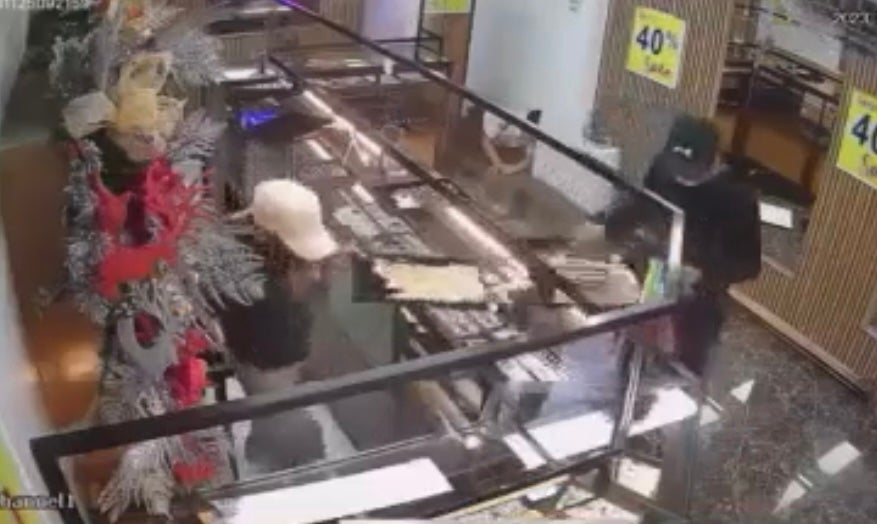 Cebu bizmen condemn pawnshop robbery