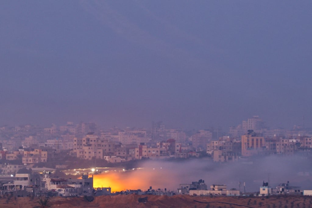 Israel agrees to pauses in fighting but rules out ceasefire