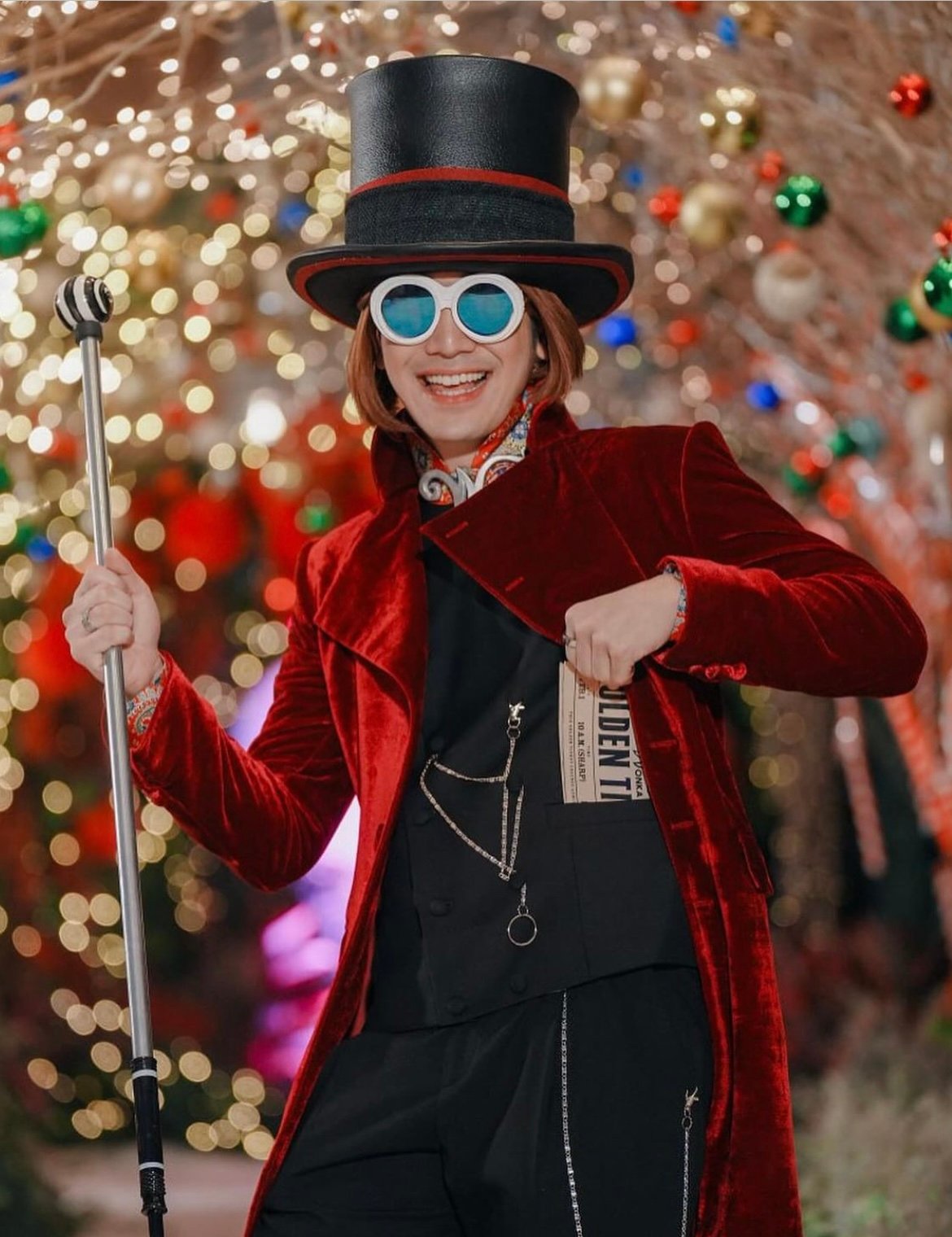 Playful holiday glam at Star Magical Christmas