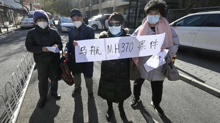 Outside the court, many relatives were on the verge of tears as they recounted stories of their loved ones, some holding pieces of paper saying "restart the search" and "open, fair, impartial". (Pedro PARDO / AFP)