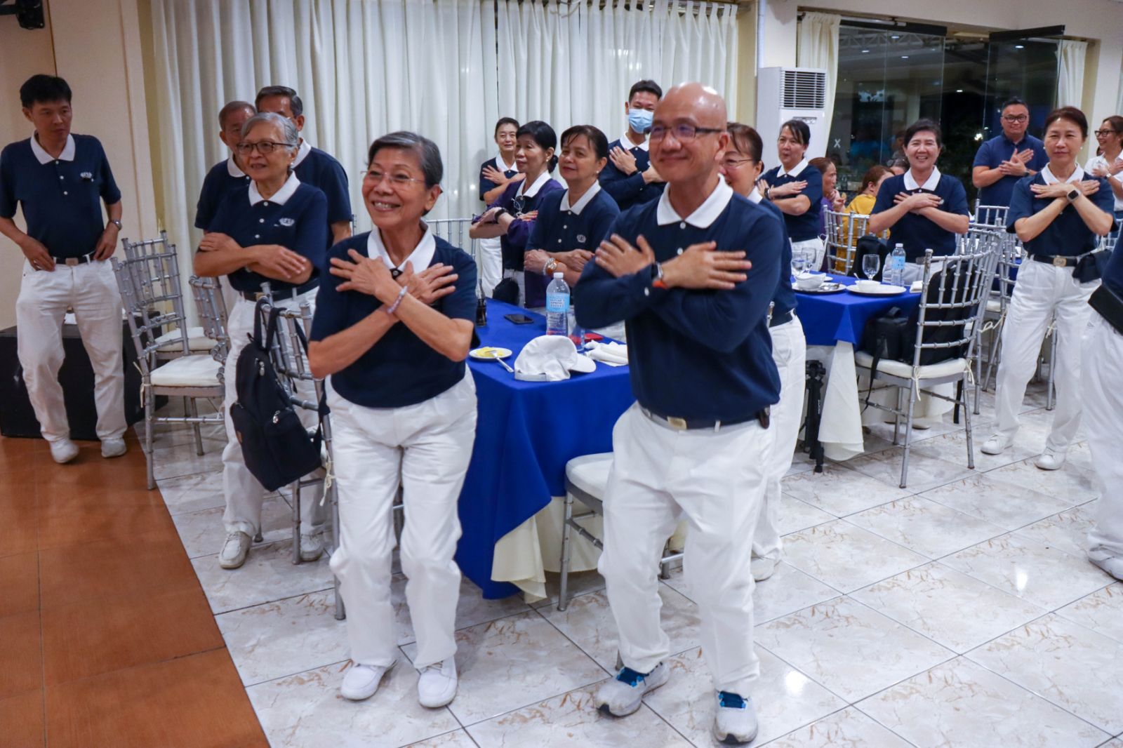 At the welcome dinner with local volunteers, Tzu Chi scholars, aid beneficiaries and other stakeholders, a short program showcased Tzu Chi’s works in Ormoc, including building houses for ‘Yolanda’  survivors, providing educational assistance and caring for the health of Ormoc locals.