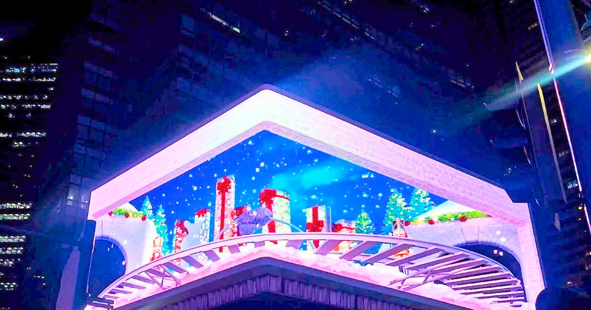 United Neon dazzles with 3D spectacle