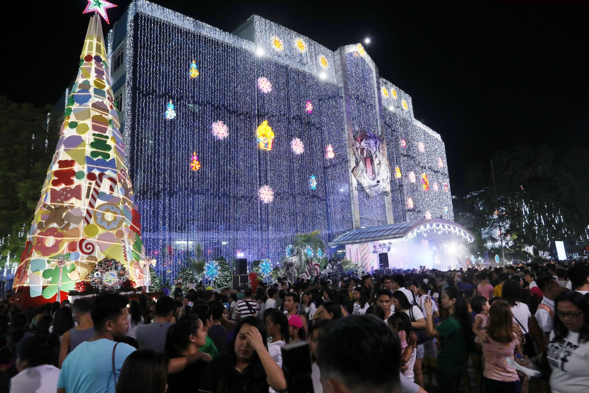 Christmas tree lighting ushers in Mandaluyong Yule