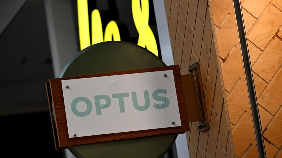 10M Aussies lose web, phone services in mystery outage
