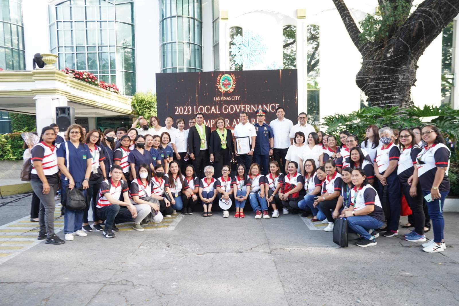 Las Piñas’ top-performing employees feted