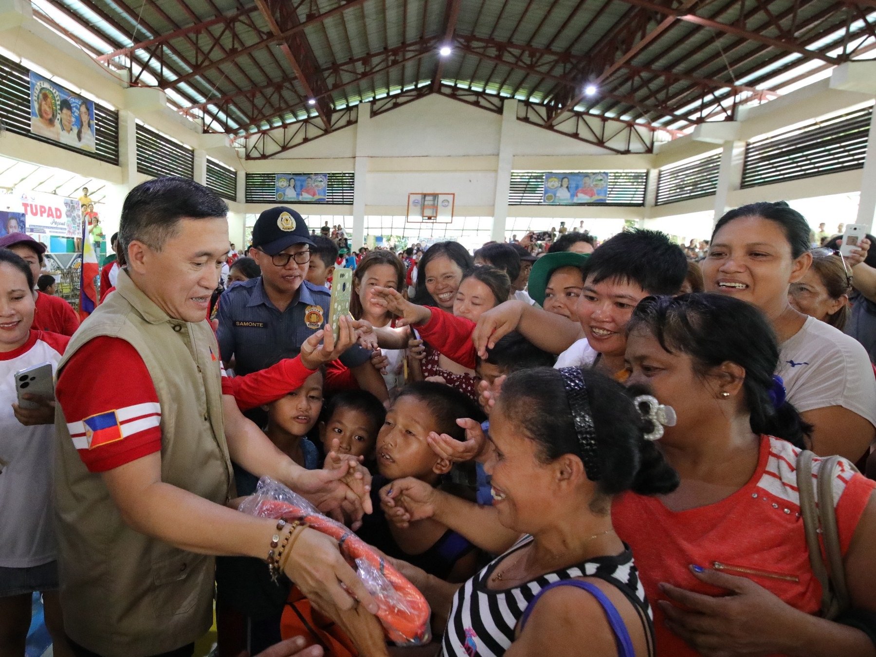 Bong Go aids 490 displaced workers in Sorsogon