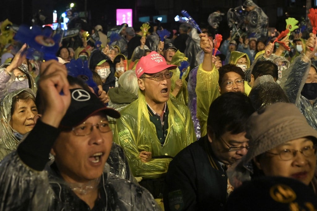 Supporters of Taiwan presidential candidate Lai Ching-te, from the ruling Democratic Progressive Party (DPP), chant slogans during an election campaign in Taipei on November 30, 2023. Photo by Sam Yeh / AFP