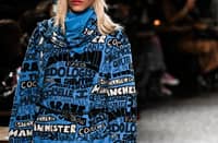 A model presents a creation for Chanel during the "Chanel Metiers d'art 2023-2024" fashion show, in Thomas Street, in Manchester, northern England, on 7 December 2023. (Photo by Oli SCARFF / AFP)