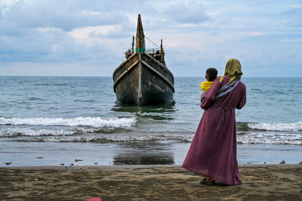 UN urges rescue of 185 Rohingya adrift in Indian Ocean