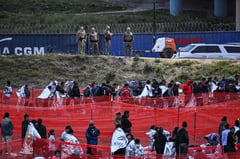 Mexico says US agrees to keep border crossings open