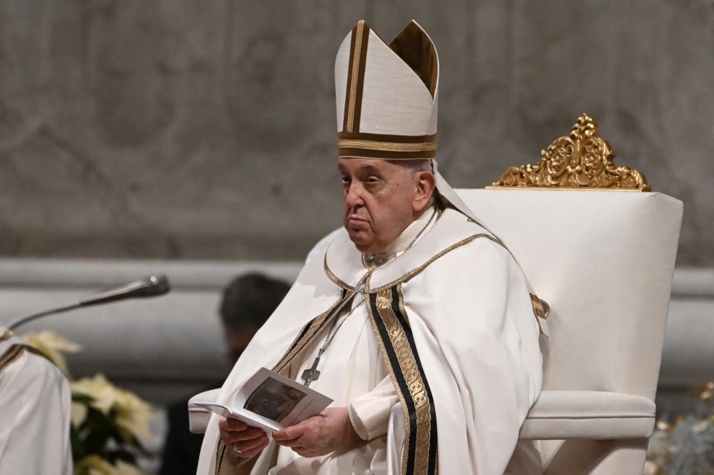 ‘Tonight our hearts are in Bethlehem,’ pope says in Christmas mass