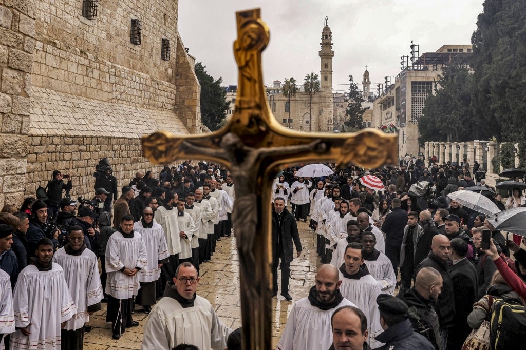 Sombre Christmas Eve in Bethlehem as Gaza war rages