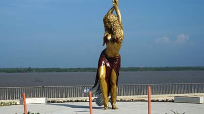 View of a statue of Colombian singer Shakira at the Malecon in Barranquilla, Colombia, on 26 December 2023. (Photo by AFP)