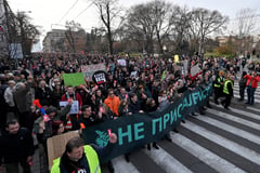 Serbians march on Belgrade, demand snap polls