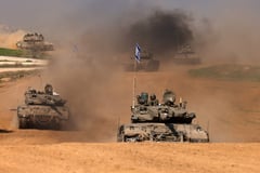Israelis and Palestinians end dark year, with no end in sight to war