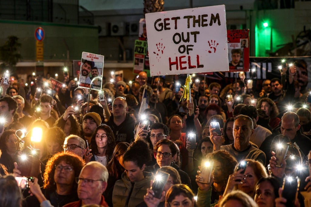 Israelis and Palestinians end dark year, with no end in sight to war
