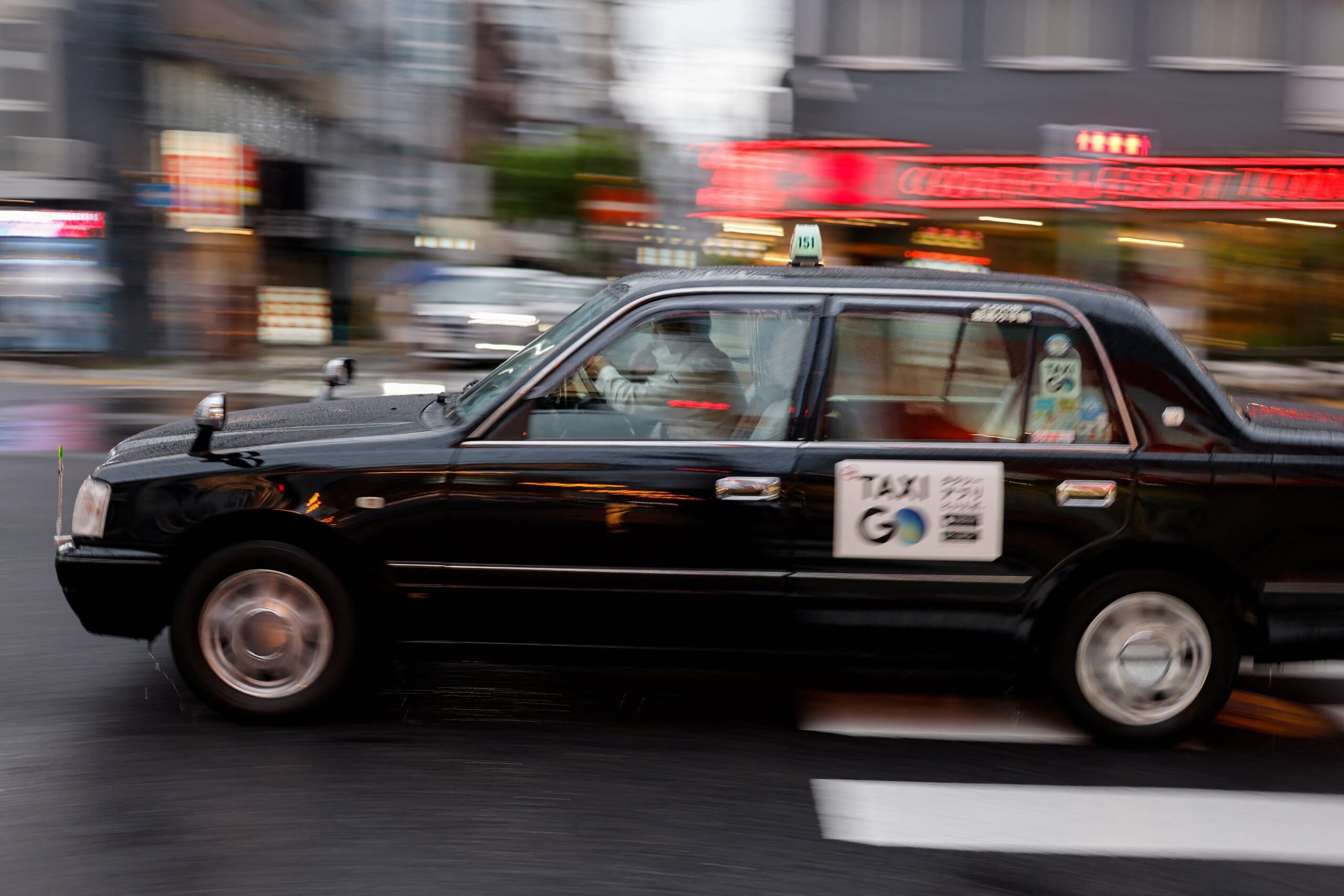 Japan taxi driver runs over pigeon, kills 1