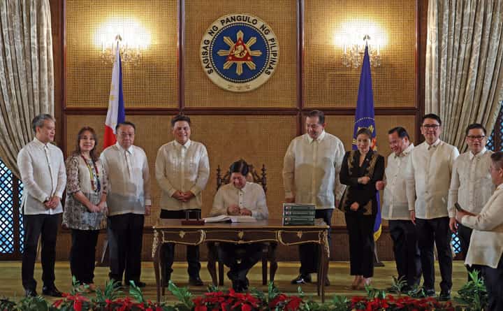 President Ferdinand Romualdez Marcos Jr. signs into law the General Appropriations Act of 2024 or the national budget at the Ceremonial Hall of the Malacañan Palace on Wednesday, 20 December 2023. (KJ ROSALES/PPA POOL)