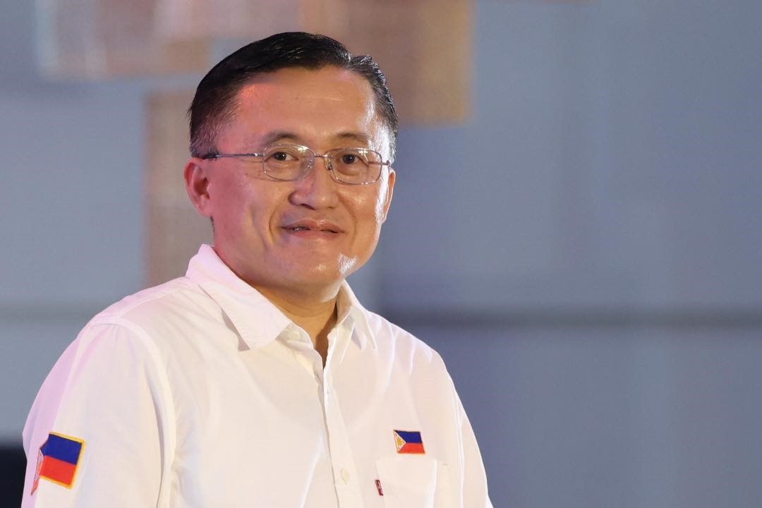 Bong Go assists displaced workers in Mamburao