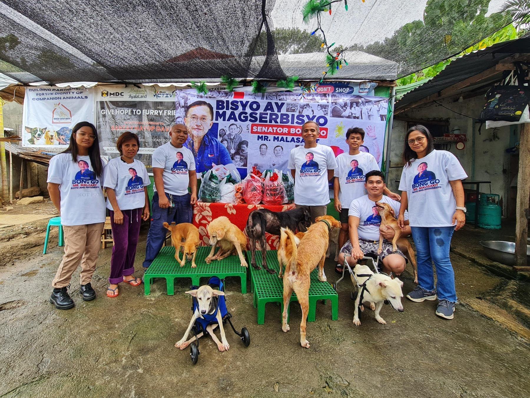 Bong Go assists Davao animal shelter volunteers, bats for responsible pet ownership