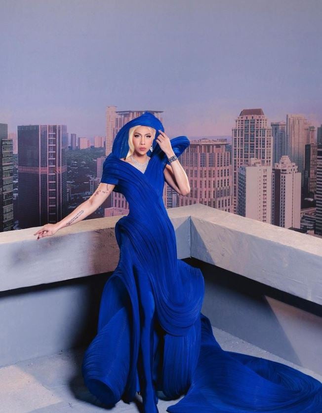 KARYLLE(PHOTOGRAPH COURTESY OF IG/KARYLLE)