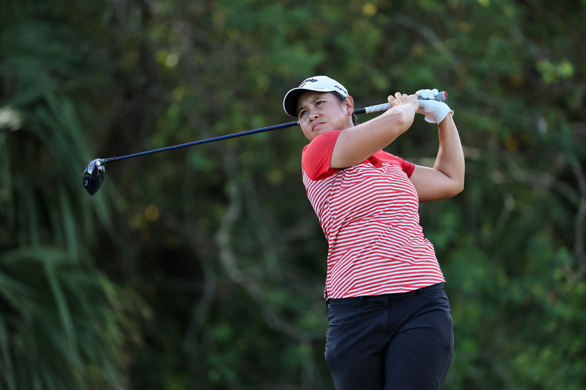 Guce bags LPGA card