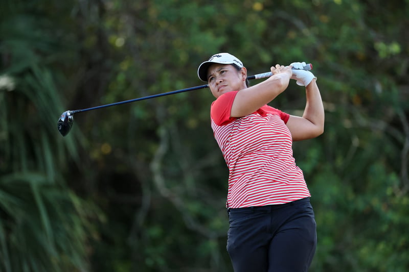 Guce bags LPGA card