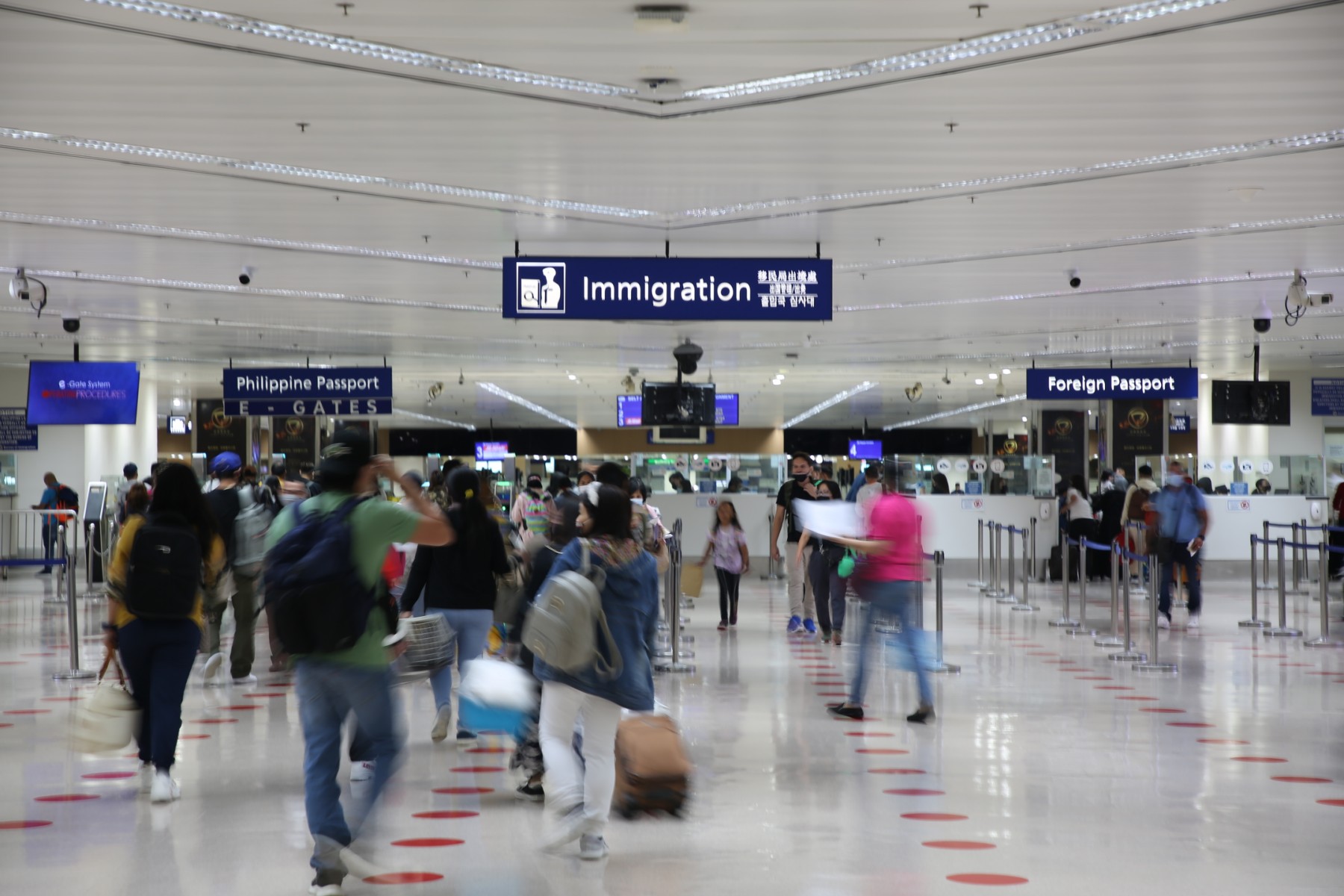 Immigration chief encourages people to report illegal aliens during caravan