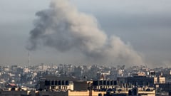 Israel bombs south Gaza as Hamas officials due in Cairo for truce talks