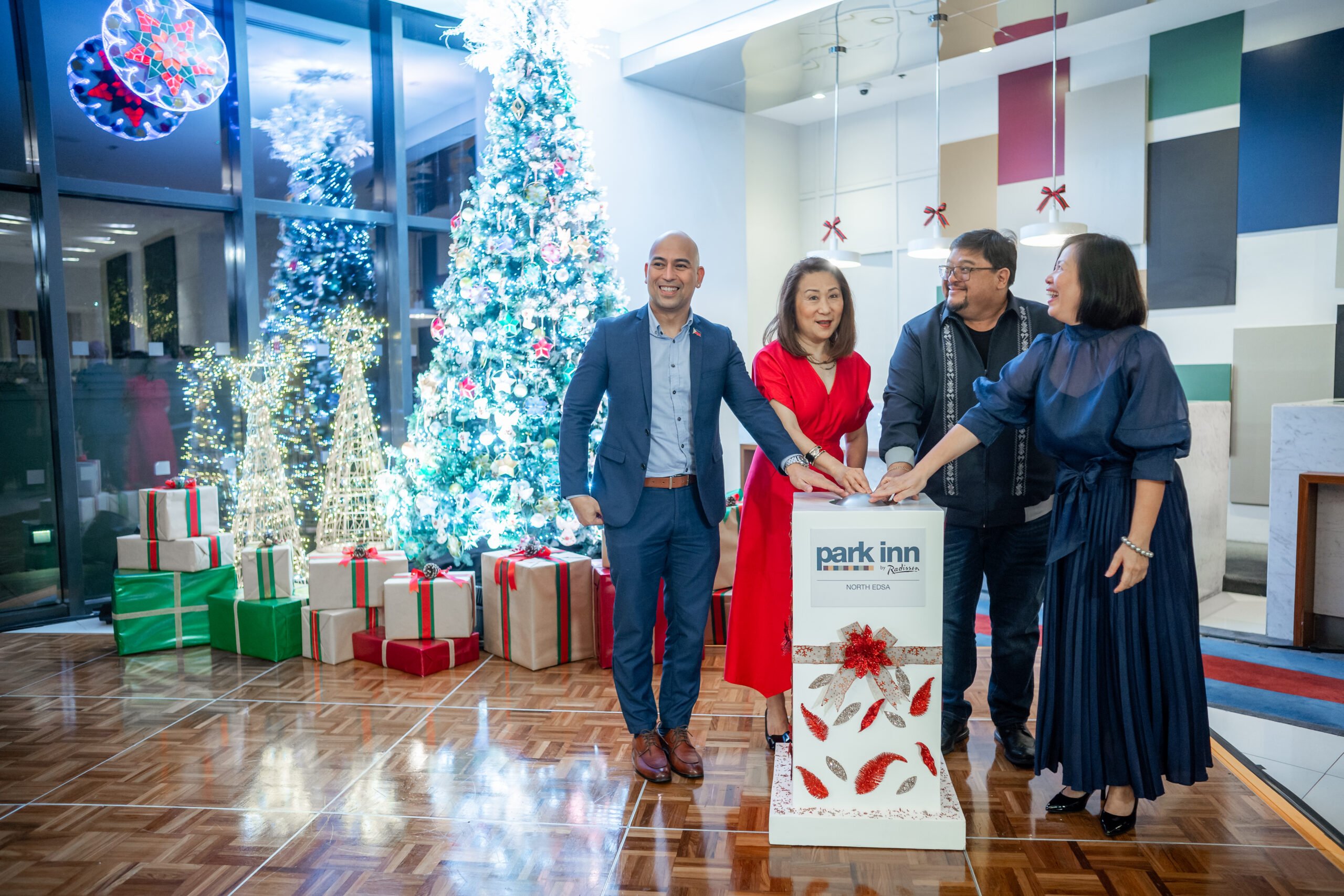 Park Inn by Radisson North EDSA’s ‘Ang Diwa ng Pasko’ Christmas tree lighting ceremony delights guests