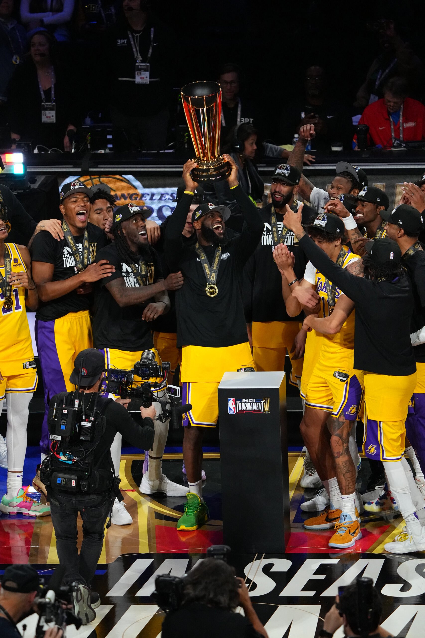Lakers snatch NBA Cup trophy