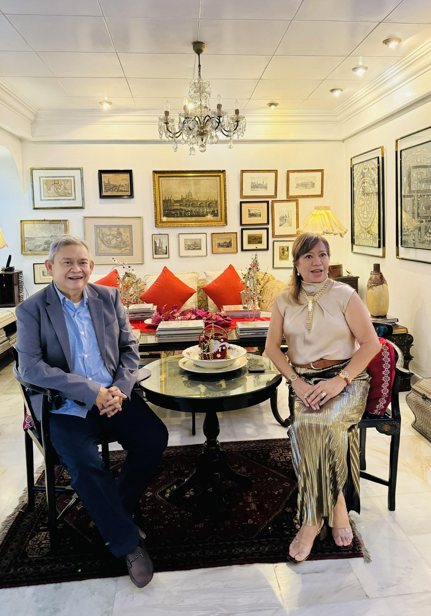 Gunther and Joanne Matschuck welcome the Frenzy Artsies to their splendid home