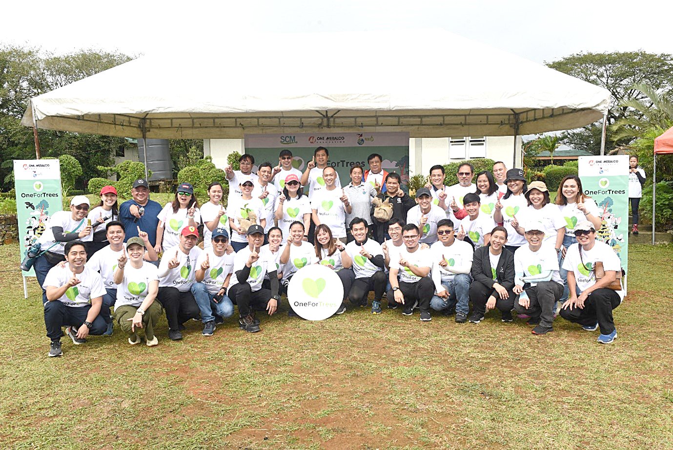 Volunteers from donor organizations also rolled up their sleeves and joined in planting the saplings onsite.