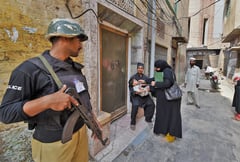 Pakistan gunmen kill policeman guarding polio vaccination team