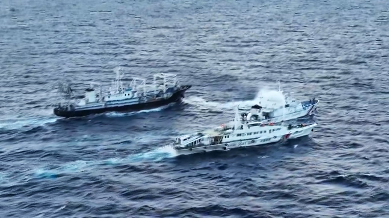 China, the grabber, bluffs (2)