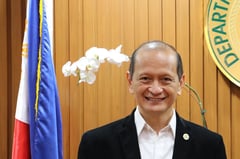 Vietnamese paper features DA Usec Sebastian