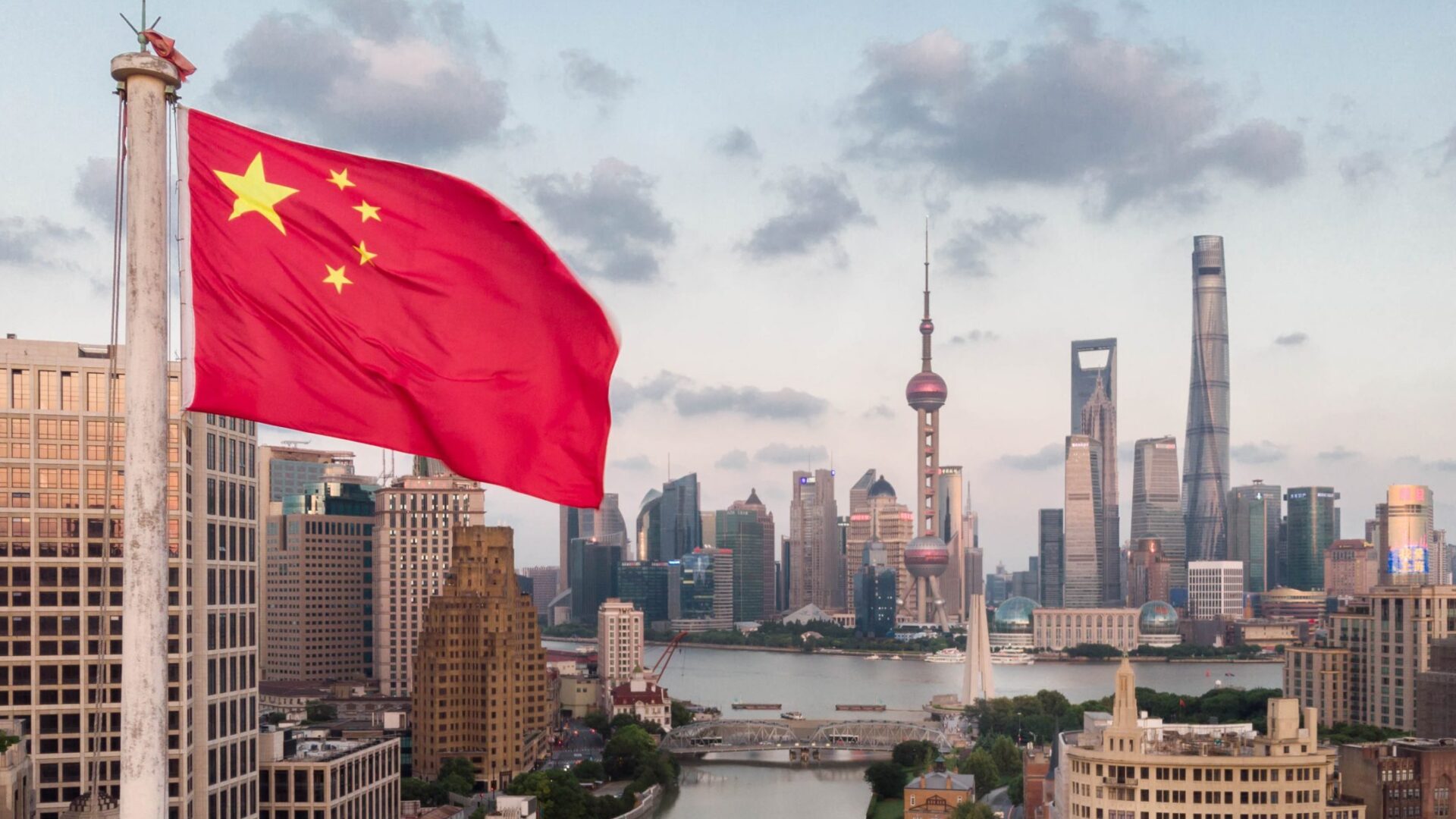 China, the grabber, bluffs (1)