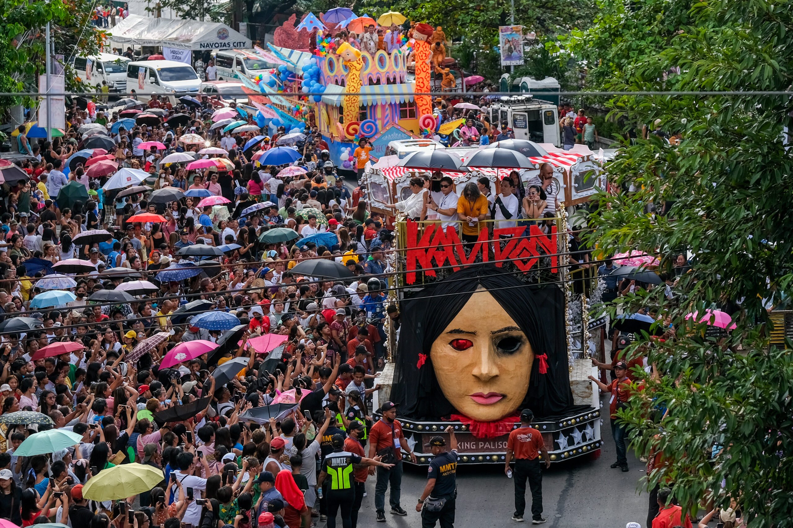 Four cities, 10 entries: MMFF 2023 Parade of Stars draws overflow crowd
