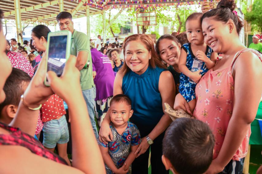 Derma care provided to residents of Las Piñas