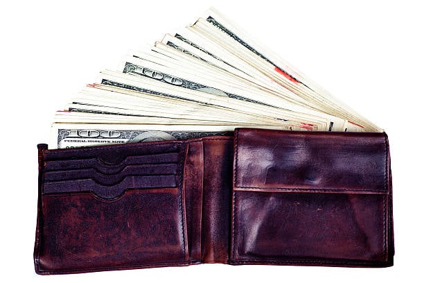 Honest NAIA guard returns cash-laden wallet to Fil-Am