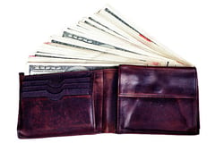 Honest NAIA guard returns cash-laden wallet to Fil-Am