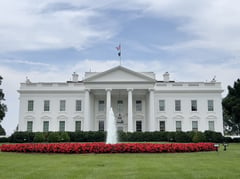 Driver arrested after crashing into White House gate — Secret Service