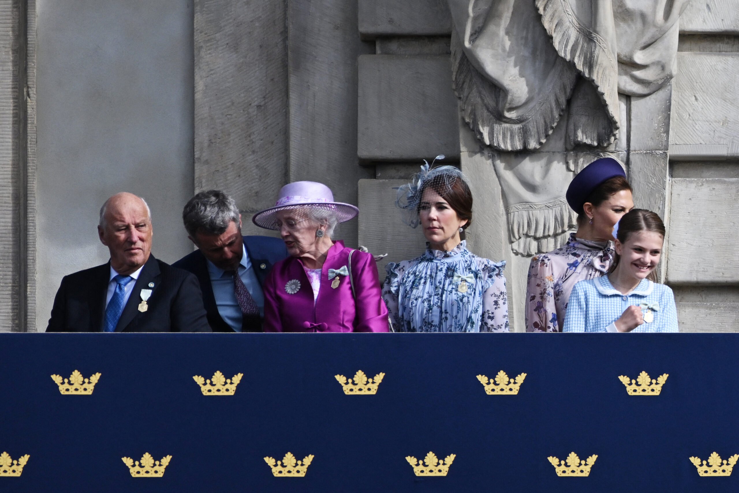 Danish queen says will abdicate on 14 January