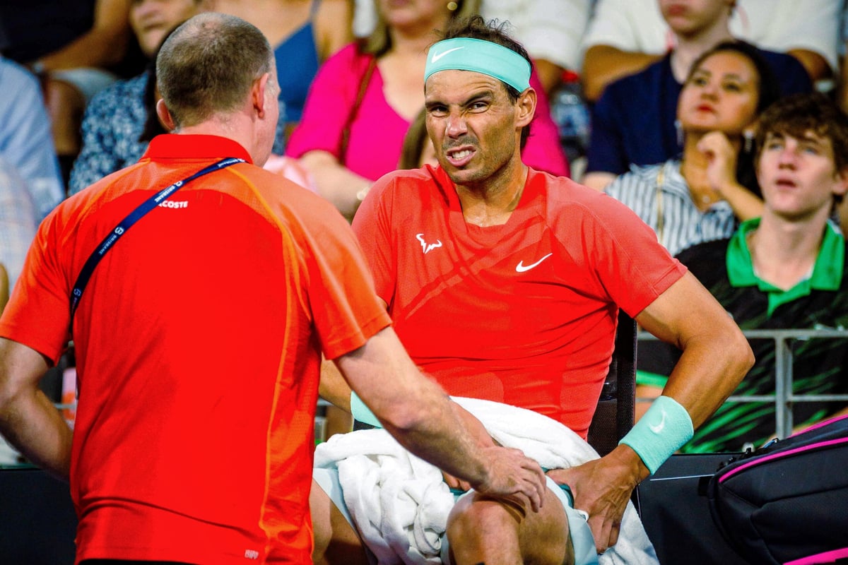 Nadal tears muscle, withdraws from Australian Open