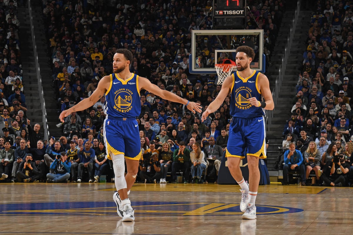 Warriors rally to beat Bulls, Spurs rout Hornets